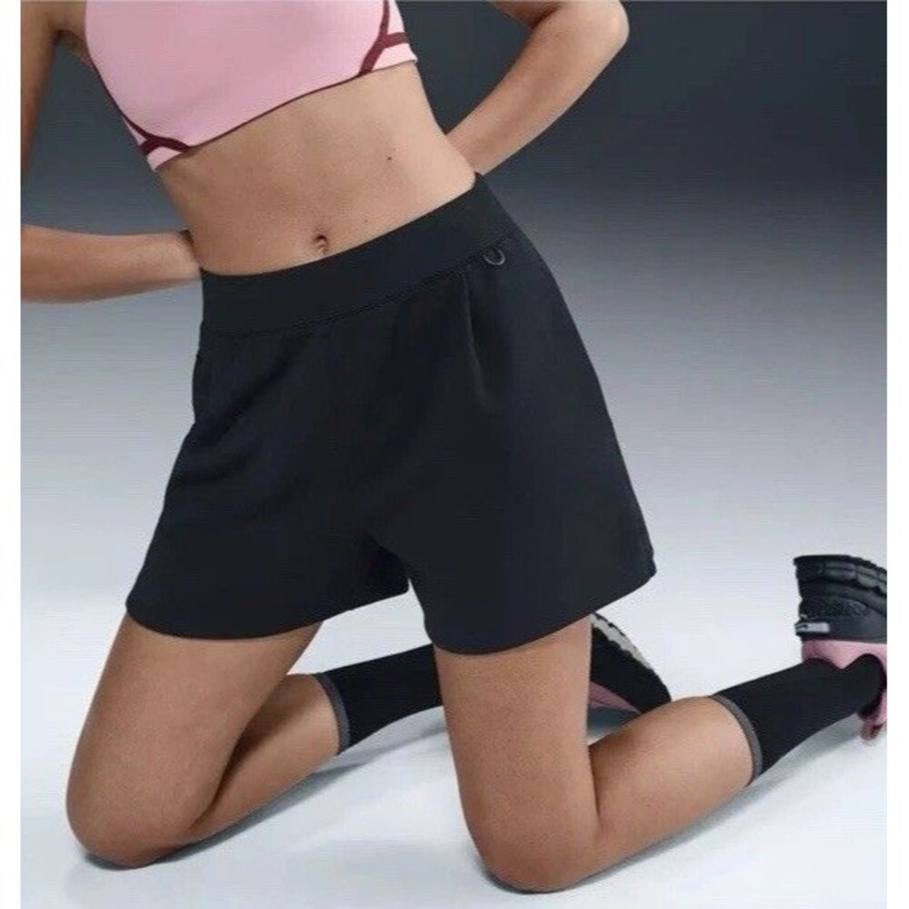 Women's Nike 24.7 ImpossiblySoft Drift Shorts Size Large Black New W/Out Tags 4” - Picture 9 of 12